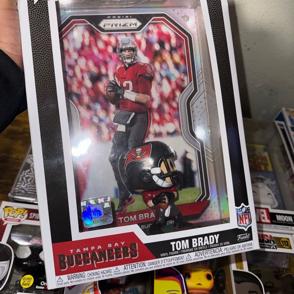 Tom Brady Tampa Bay Buccaneers Funko Pop (Trading Card Included In Background)